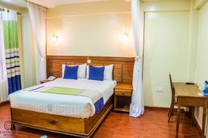 Postel nebo postele na pokoji v ubytování Eastmark Hotel