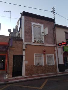 a brick building on a street with a window at Habitación en Pozuelo de Alarcón in Pozuelo de Alarcón