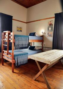 Katil dua tingkat atau katil-katil dua tingkat dalam bilik di Mr Pell's House Self-Catering Accommodation