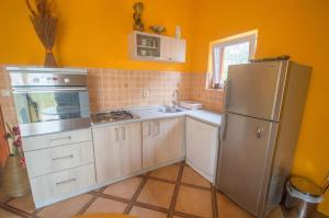 Kjøkken eller kjøkkenkrok på Apartments Ćuković