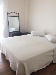 Posteľ alebo postele v izbe v ubytovaní ATHENS Central BEAUTIFUL APARTMENT!!!