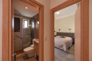 Kúpeľňa v ubytovaní Rodia Beach Suites