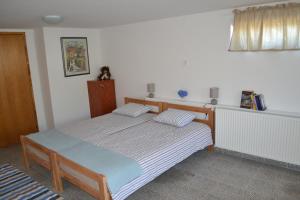 Postel nebo postele na pokoji v ubytování Apartmani Ivka & Tonka + 52 fotografií