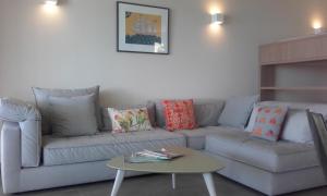 Posedenie v ubytovaní Rodia Beach Suites