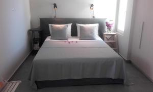 Posteľ alebo postele v izbe v ubytovaní Rodia Beach Suites
