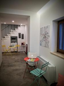 A kitchen or kitchenette at CIVICO 7 Holiday Rooms