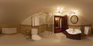 Koupelna v ubytování Hotel Elefant + 19 fotografií