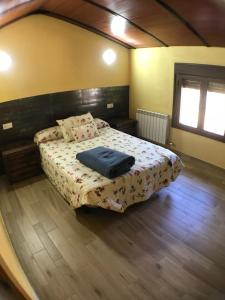Un pat sau paturi într-o cameră la Fuente del Ciervo 1