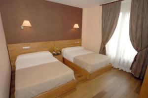 Hotel O Desvio, Roxos, Spain - Booking.com