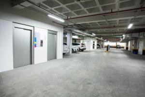 an empty parking garage with cars parked in it at Travel Inn Express Hotels Brás in São Paulo
