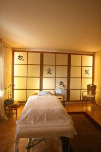 Ein Bett oder Betten in einem Zimmer der Unterkunft Hotel Am Hirschhorn - Wellness - Spa - and more