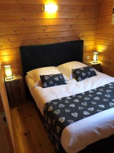 Postel nebo postele na pokoji v ubytování Domaine De Malcor Adult et enfants à partir de 12 ans - nous contacter