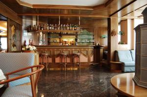 Ο χώρος του lounge ή του μπαρ στο Hotel Quadrifoglio