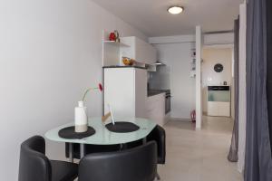 Кухня или мини-кухня в Apartments Luna
