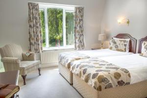 Llit o llits en una habitació de The Glendalough Hotel