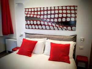 A bed or beds in a room at CIVICO 7 Holiday Rooms