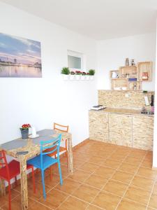 Kuchyň nebo kuchyňský kout v ubytování Apartman Lena