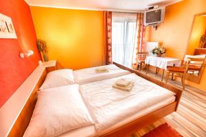 Postel nebo postele na pokoji v ubytování Pension Stausee