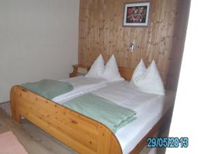 Letto o letti in una camera di Pension Stausee