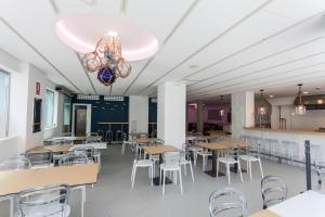 an empty cafeteria with tables and chairs at We Hostel Palma - Albergue Juvenil in Palma de Mallorca
