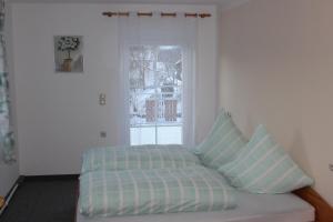 Llit o llits en una habitació de Gasthaus Zur Waldesruh