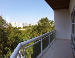 Un balcón o terraza de Pousada Belafonte Riocentro
