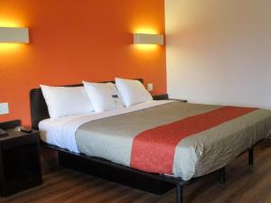 Postel nebo postele na pokoji v ubytování Motel 6-Schenectady, NY
