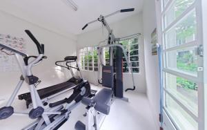Fitness centrum a/nebo fitness zařízení v ubytování Hotel Curitiba Campo Comprido
