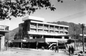 uma foto a preto e branco de um edifício em Hotel San Felipe el Real em San Felipe
