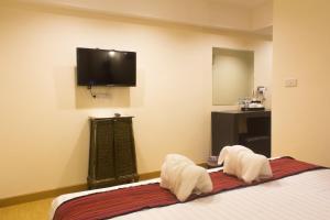 TV a/nebo společenská místnost v ubytování Suan Dok Gate Guesthouse