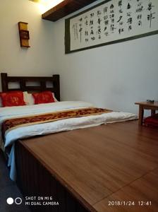 Una cama o camas en una habitación de Tian Jia Xiao Yuan Boutique Homestay