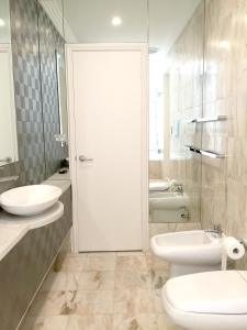 Um banheiro em Luxury House In Bondi Junction