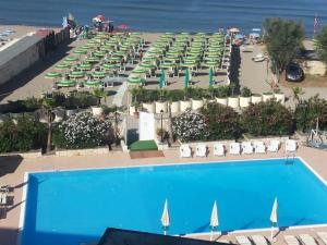The swimming pool at or close to Hotel Club Sabbiadoro