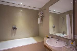 Un baño de Prima In Hotel Malioboro
