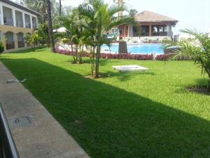 Bassein majutusasutuses Hotel Palm Beach või selle lähedal