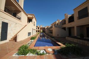 a courtyard with a swimming pool in a house at Mar da Luz, Algarve in Luz