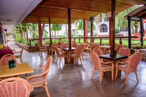 Ресторан / где поесть в Kilimanjaro Crane Hotels & Safaris