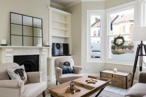 GuestReady - Bright 1BR Modern Home wTerrace in West London