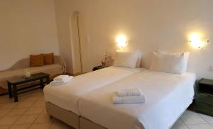 Posteľ alebo postele v izbe v ubytovaní Paros Paradise Apartments