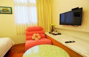 TV a/nebo společenská místnost v ubytování Nature House Homestay