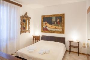 Postel nebo postele na pokoji v ubytování San Marco Romantic Dream