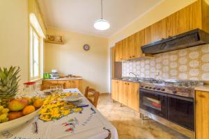 Kuchyňa alebo kuchynka v ubytovaní Selinunte's Home