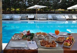 Makanan di atau berdekatan hotel
