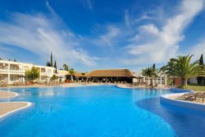 Bazén v ubytování Vincci Resort Costa Golf nebo v jeho okolí
