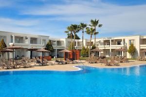 Bazén v ubytování Vincci Resort Costa Golf nebo v jeho okolí