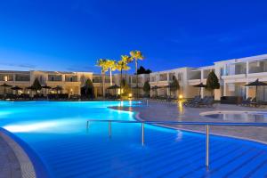 Bazén v ubytování Vincci Resort Costa Golf nebo v jeho okolí