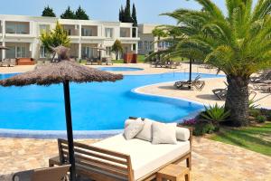Bazén v ubytování Vincci Resort Costa Golf nebo v jeho okolí
