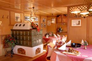 Fotografia z galérie ubytovania Hotel Schwarzer Adler v destinácii Pettneu am Arlberg