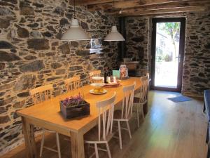 a dining room with a wooden table and chairs at Casa do Talasnal in Lousã