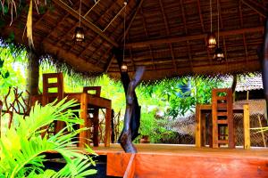 Jardí fora de Turtle Watch Cabana